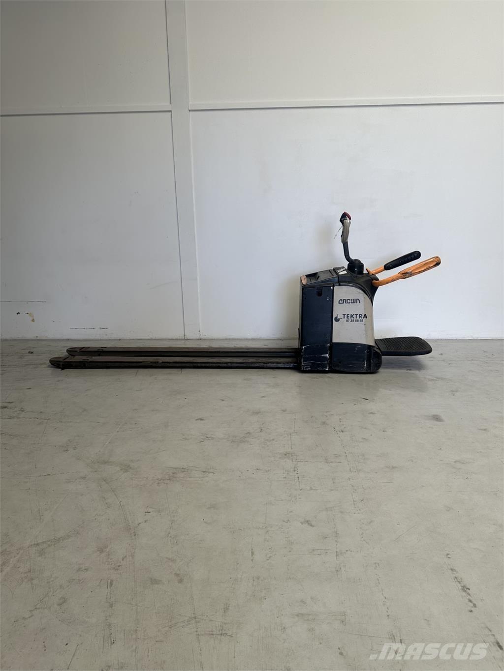 Crown WT3040 Hidrauliskās stalažas ar platformu