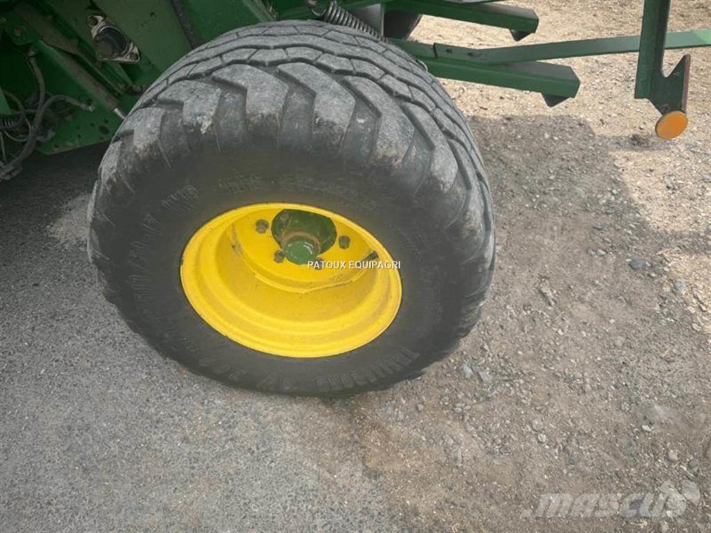 John Deere 864 Rituļu preses