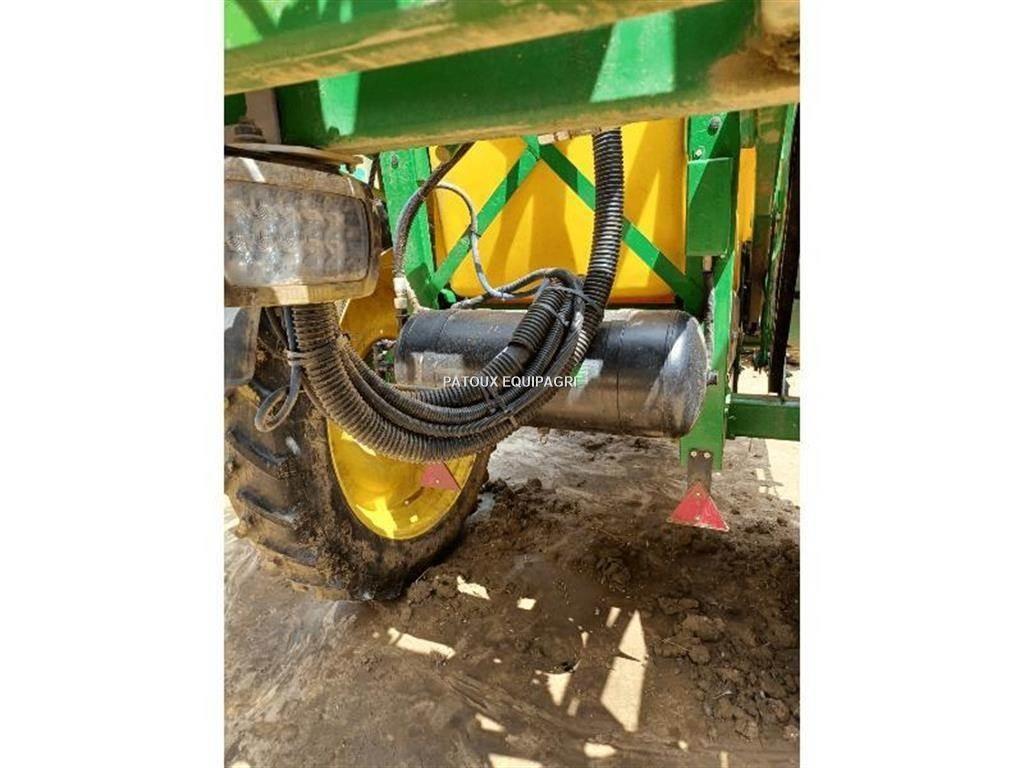 John Deere M740i Piekabināmie smidzinātāji(miglotāji)