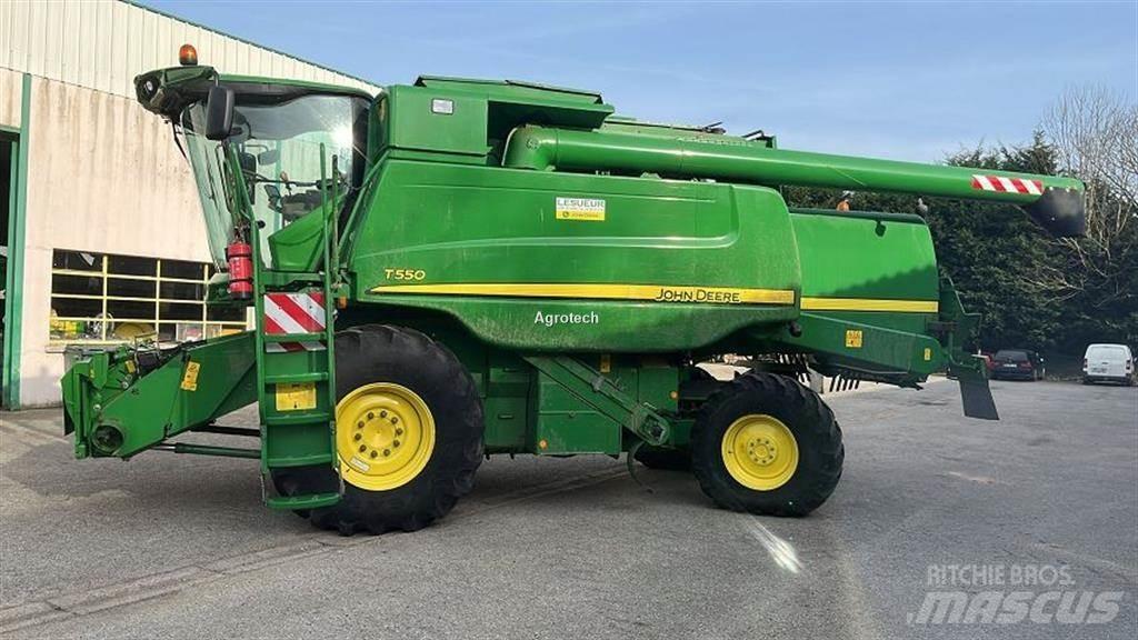 John Deere T 550 Ražas novākšanas kombaini