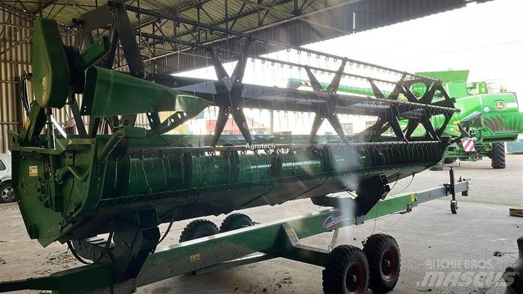 John Deere T 550 Ražas novākšanas kombaini