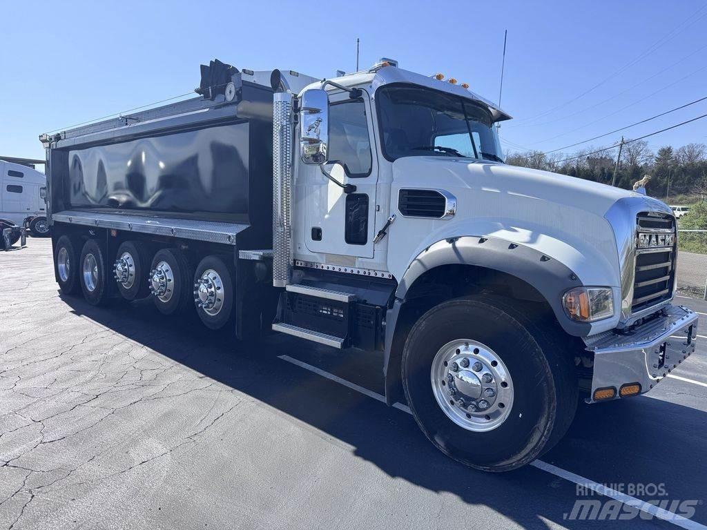 Mack GR64F Pašizgāzējs