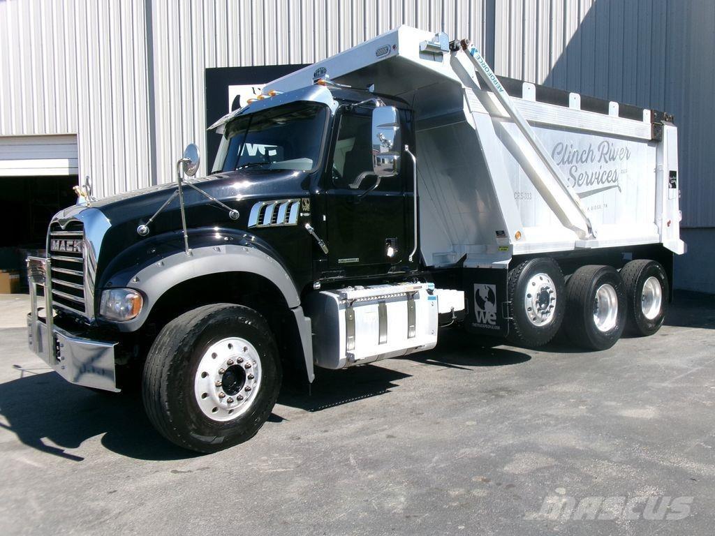 Mack GR64F Pašizgāzējs