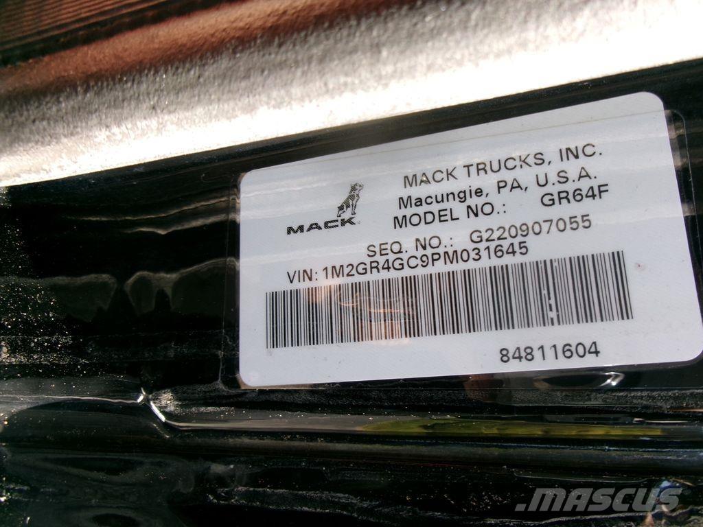Mack GR64F Pašizgāzējs