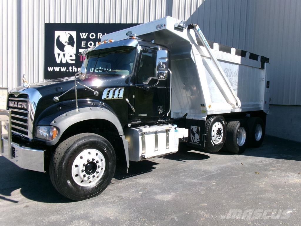 Mack GR64F Pašizgāzējs