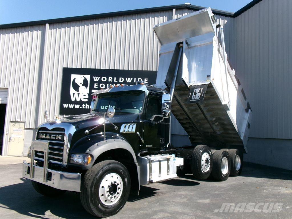 Mack GR64F Pašizgāzējs