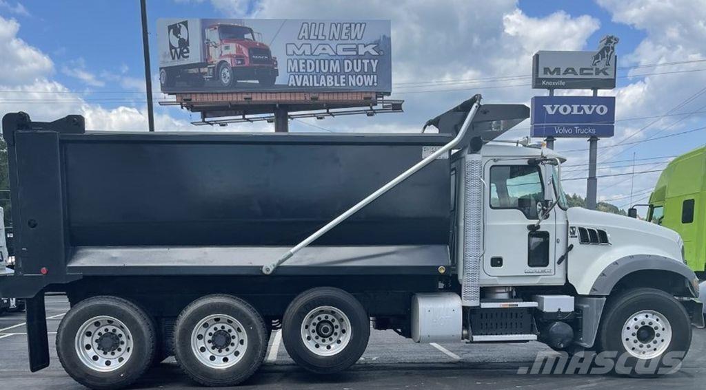 Mack GR64F Pašizgāzējs