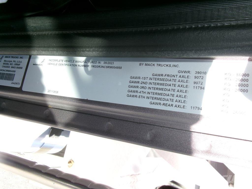 Mack GR64FR Pašizgāzējs