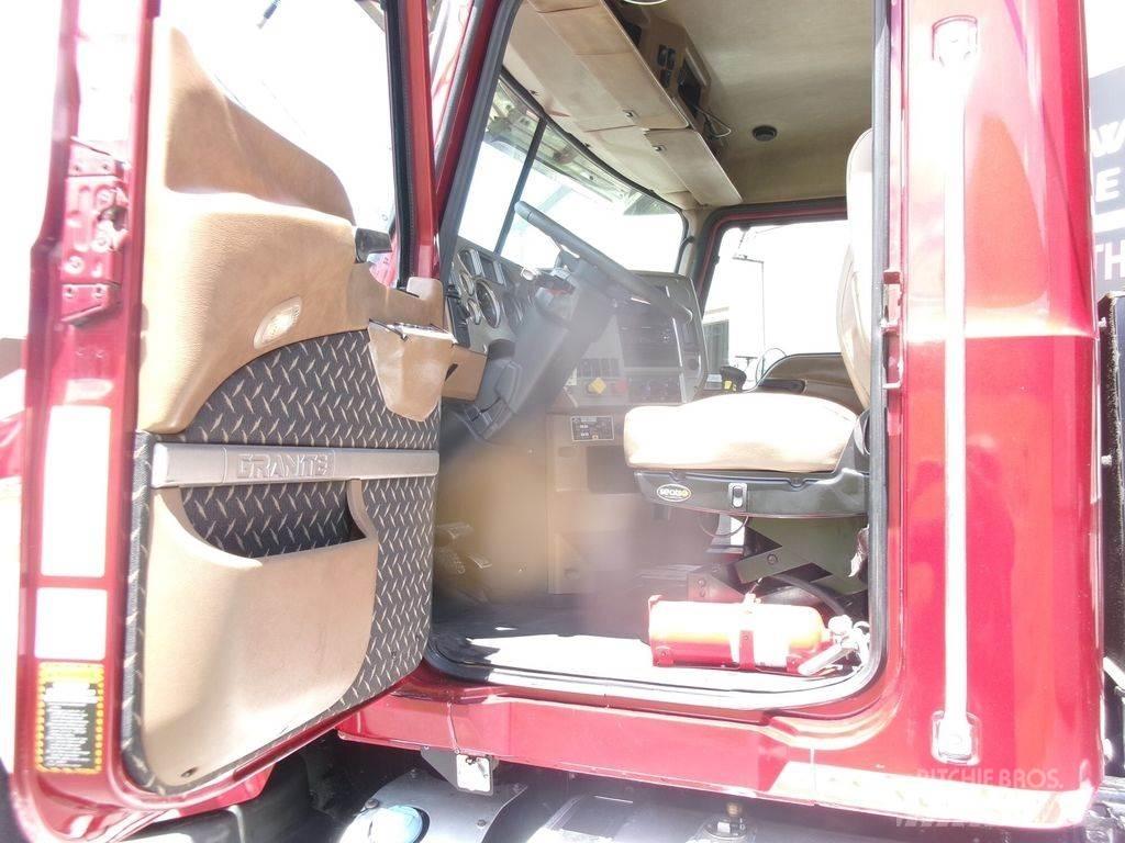 Mack GU 713 Pašizgāzējs