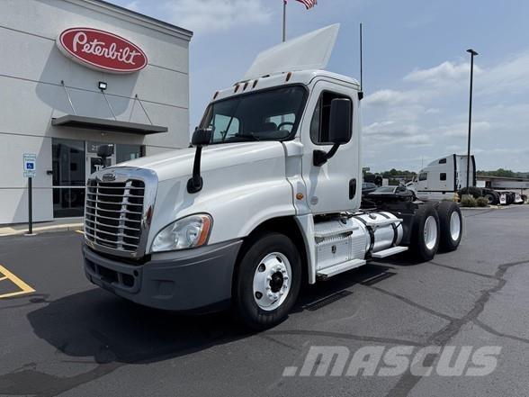 Freightliner CASCADIA 113 Vilcēji