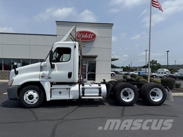 Freightliner CASCADIA 113 Vilcēji