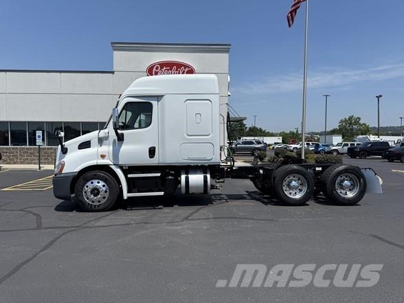 Freightliner CASCADIA 116 Vilcēji