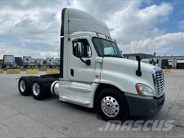 Freightliner CASCADIA 125 Vilcēji