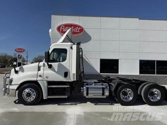 Freightliner CASCADIA 125 Vilcēji