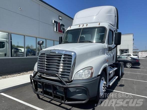 Freightliner CASCADIA 126 Vilcēji