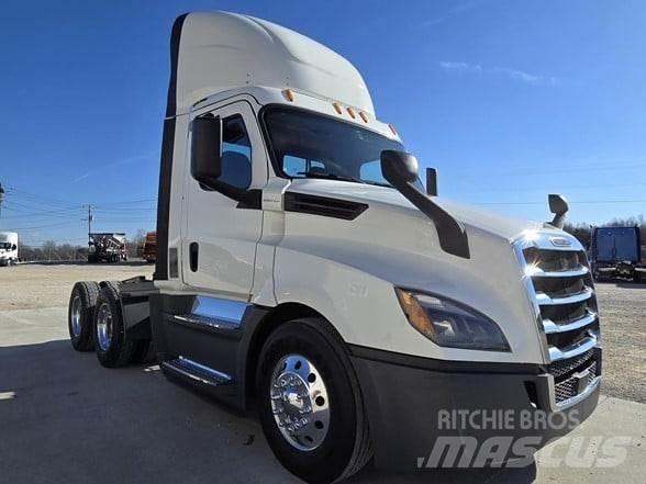Freightliner CASCADIA 126 Vilcēji