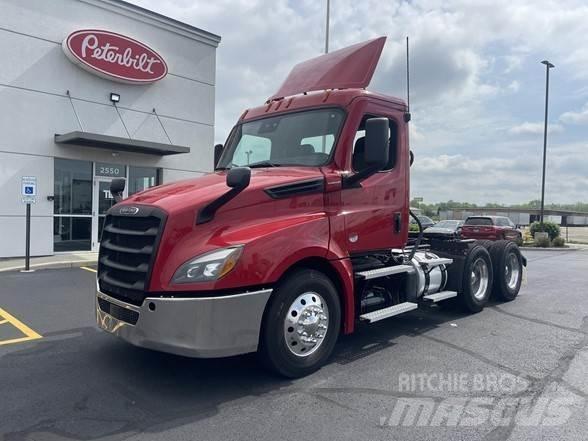 Freightliner CASCADIA 126 Vilcēji