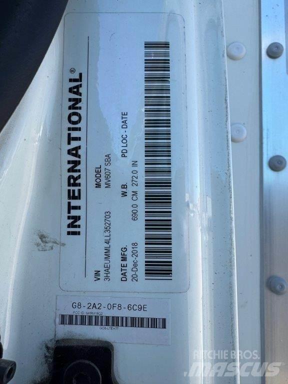 International MV Furgons