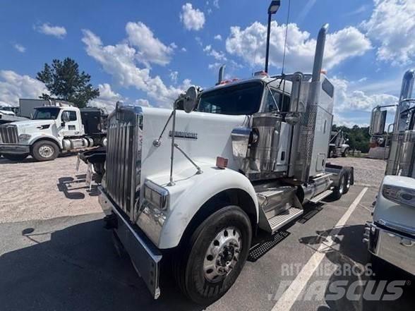 Kenworth W900B Vilcēji