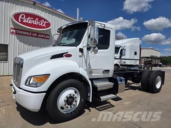 Peterbilt 536 Šasija ar kabīni