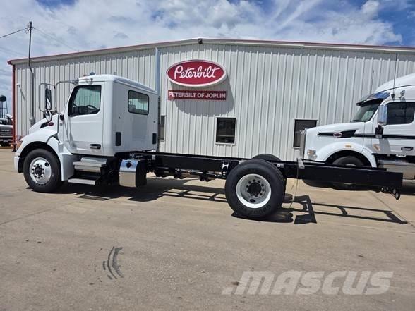 Peterbilt 536 Šasija ar kabīni