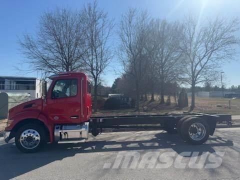 Peterbilt 536 Šasija ar kabīni