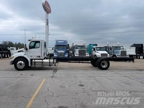 Peterbilt 536 Šasija ar kabīni