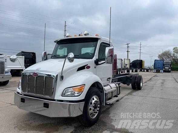 Peterbilt 536 Šasija ar kabīni