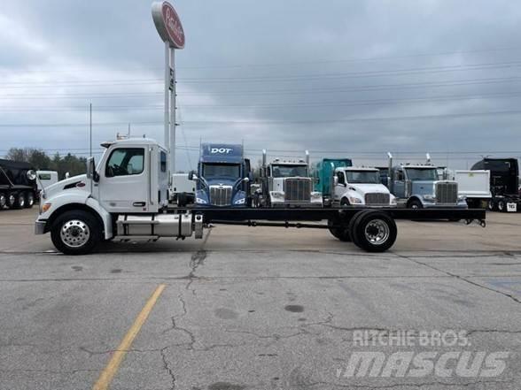 Peterbilt 536 Šasija ar kabīni