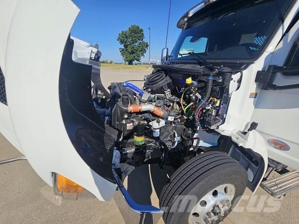 Peterbilt 536 Platformas/izkraušana no sāniem