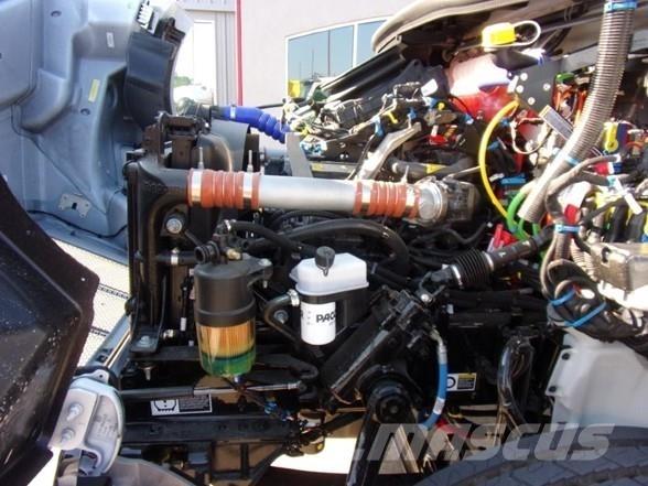 Peterbilt 537 Platformas/izkraušana no sāniem