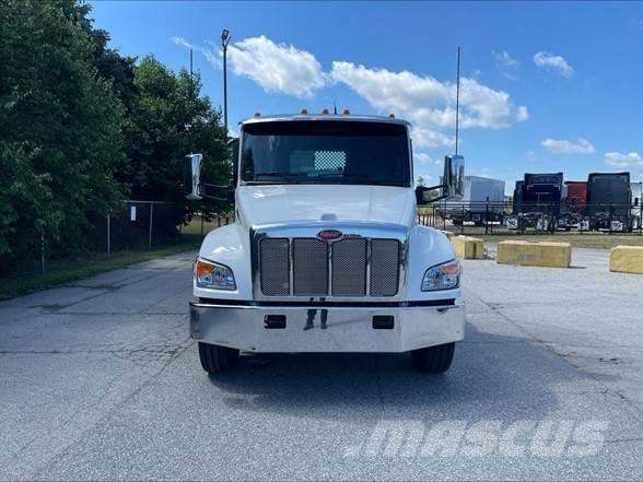 Peterbilt 548 Platformas/izkraušana no sāniem