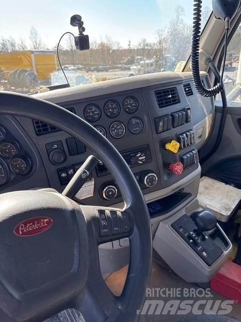 Peterbilt 567 Pašizgāzējs