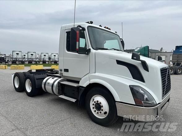 Volvo VNL42T300 Vilcēji