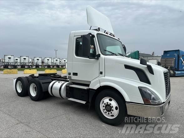 Volvo VNL42T300 Vilcēji