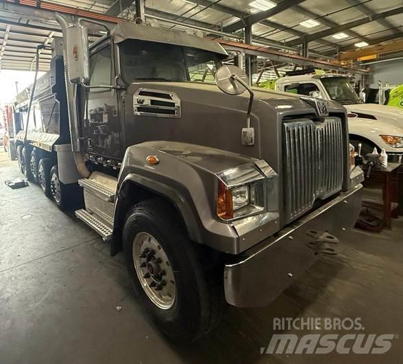 Western Star 4700 Pašizgāzējs