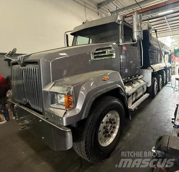 Western Star 4700 Pašizgāzējs