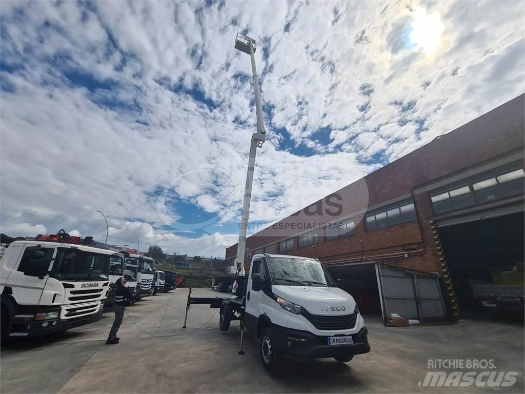 Cela DT Truck 28 FE Pacēlāji uz automašīnas bāzes