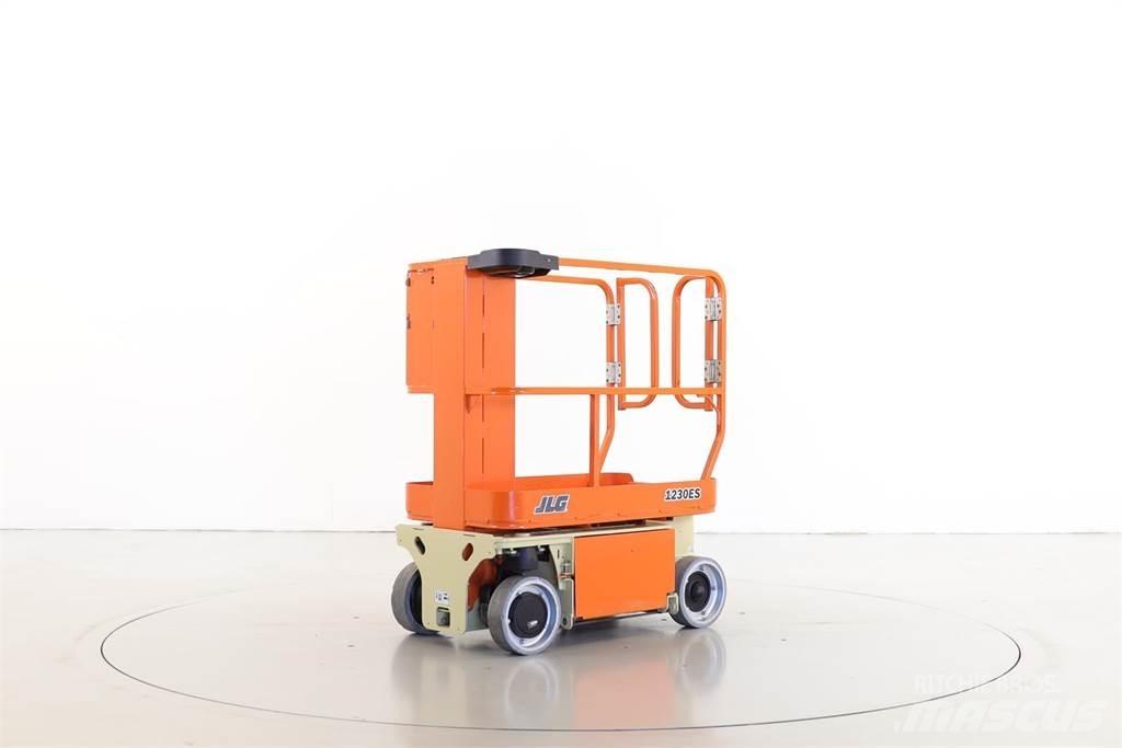 JLG 1230ES Vertikālie pacēlāji