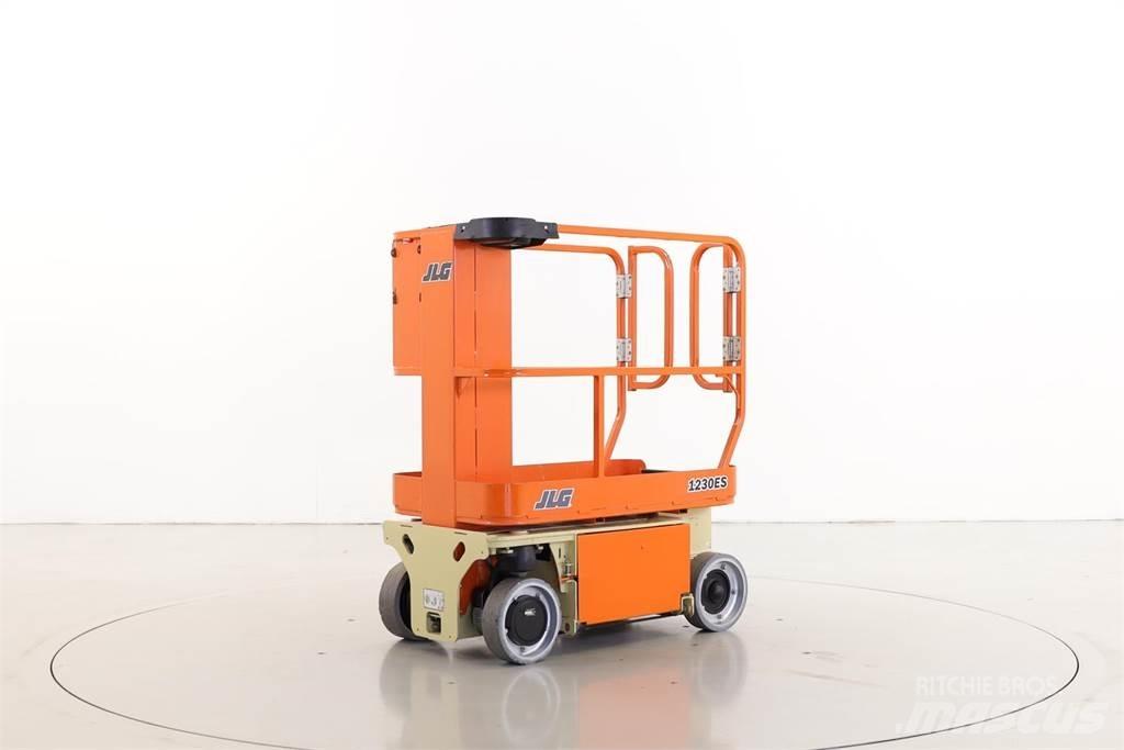 JLG 1230ES Vertikālie pacēlāji