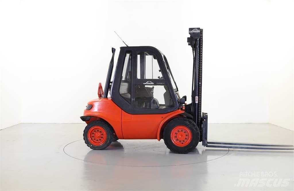 Linde H40D-04 Tehnika ar dīzeļa dzinēju