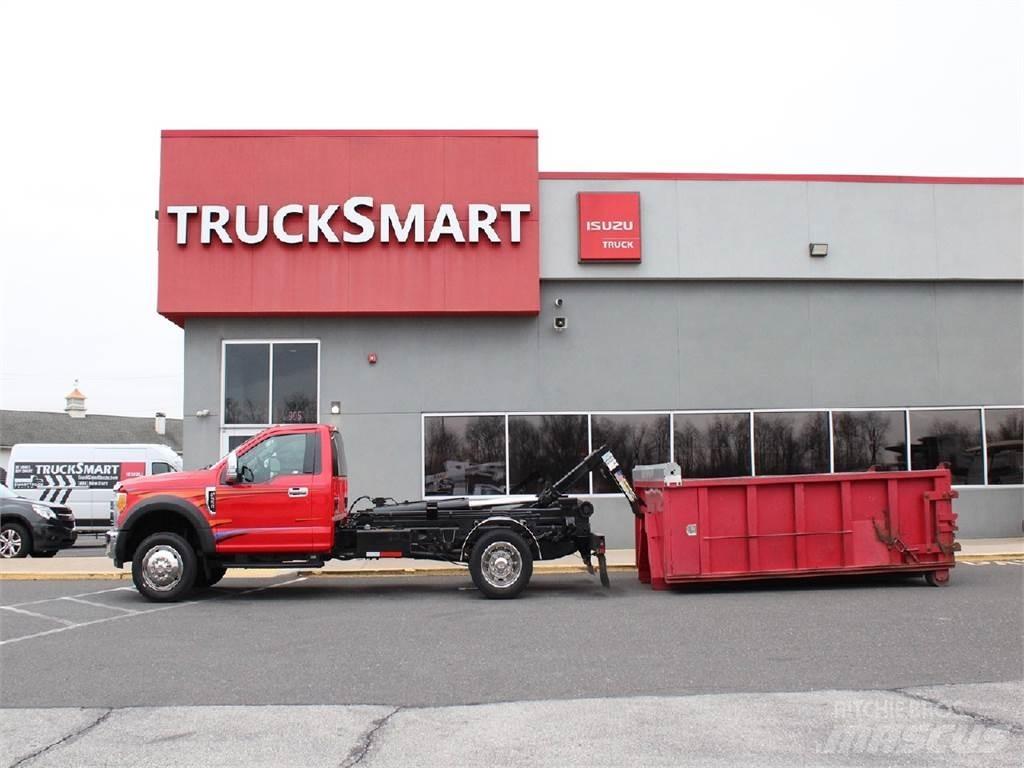 Ford F550 Smagās mašīnas ar konteineriem
