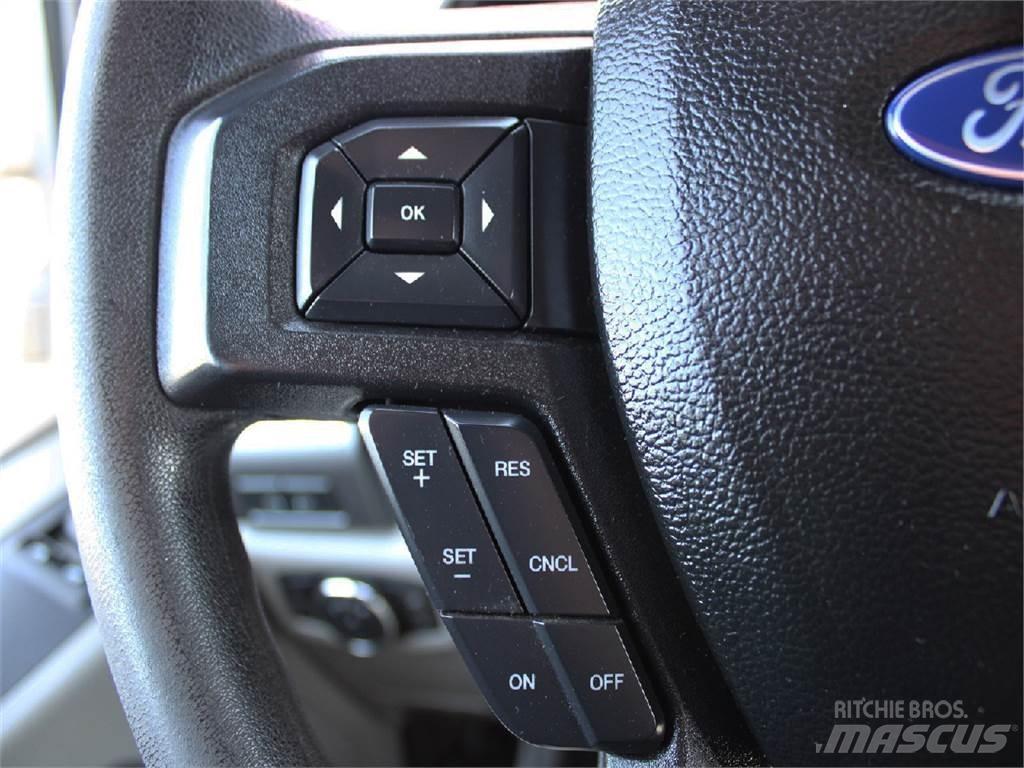 Ford F550 Smagās mašīnas ar konteineriem