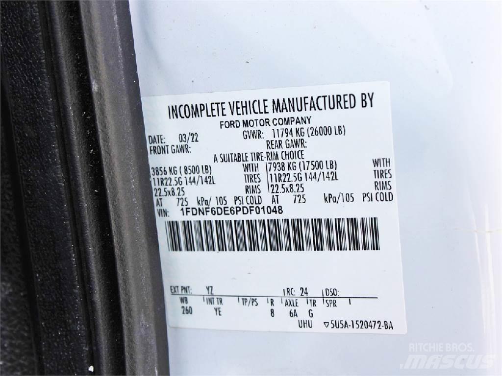 Ford F650 Platformas/izkraušana no sāniem