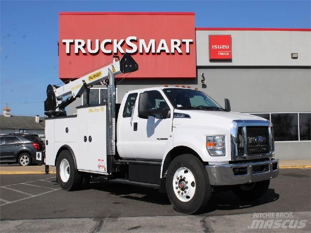 Ford F750 Evakuators ar manipulatoru