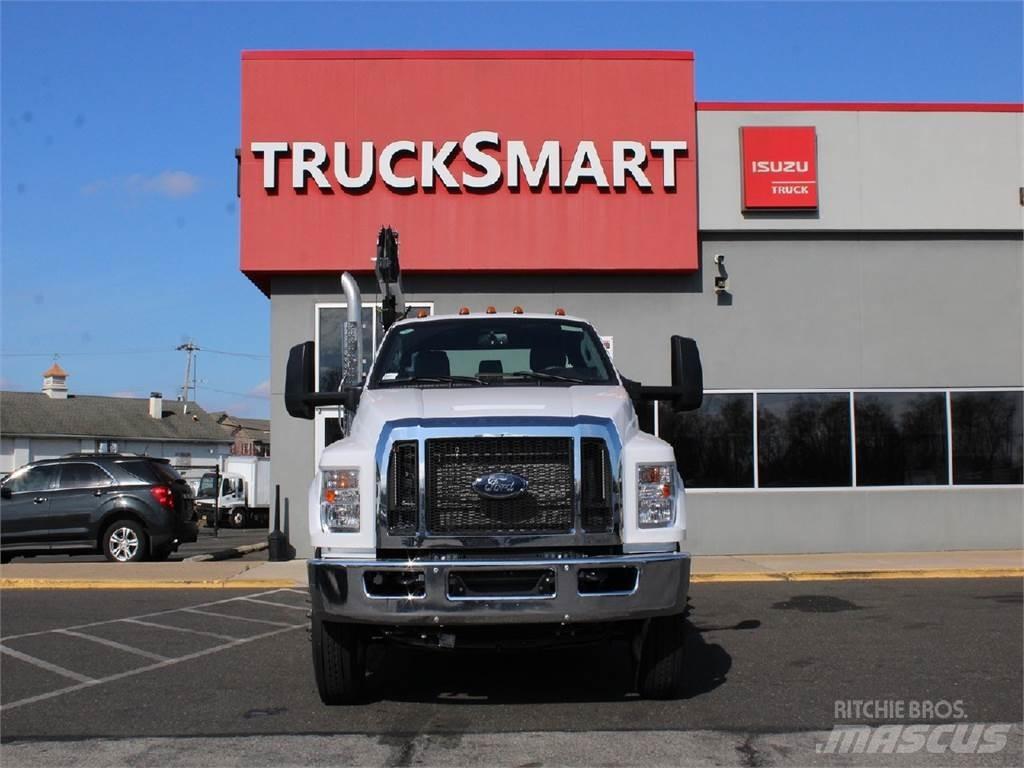 Ford F750 Evakuators ar manipulatoru