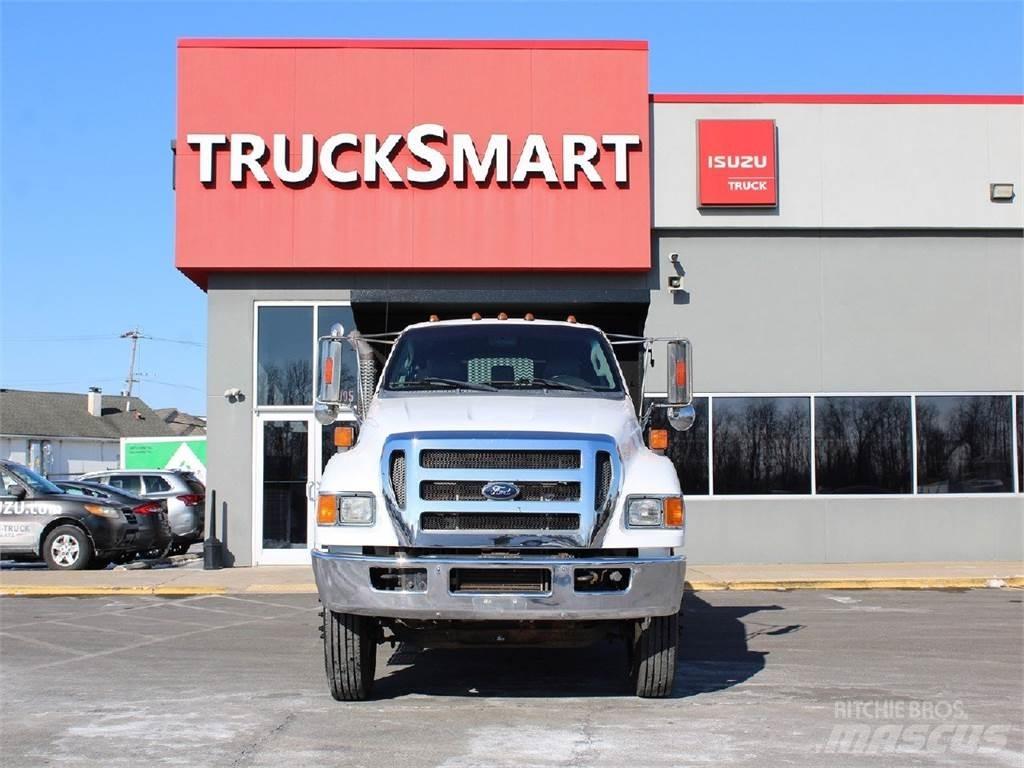 Ford F750 Pašizgāzējs