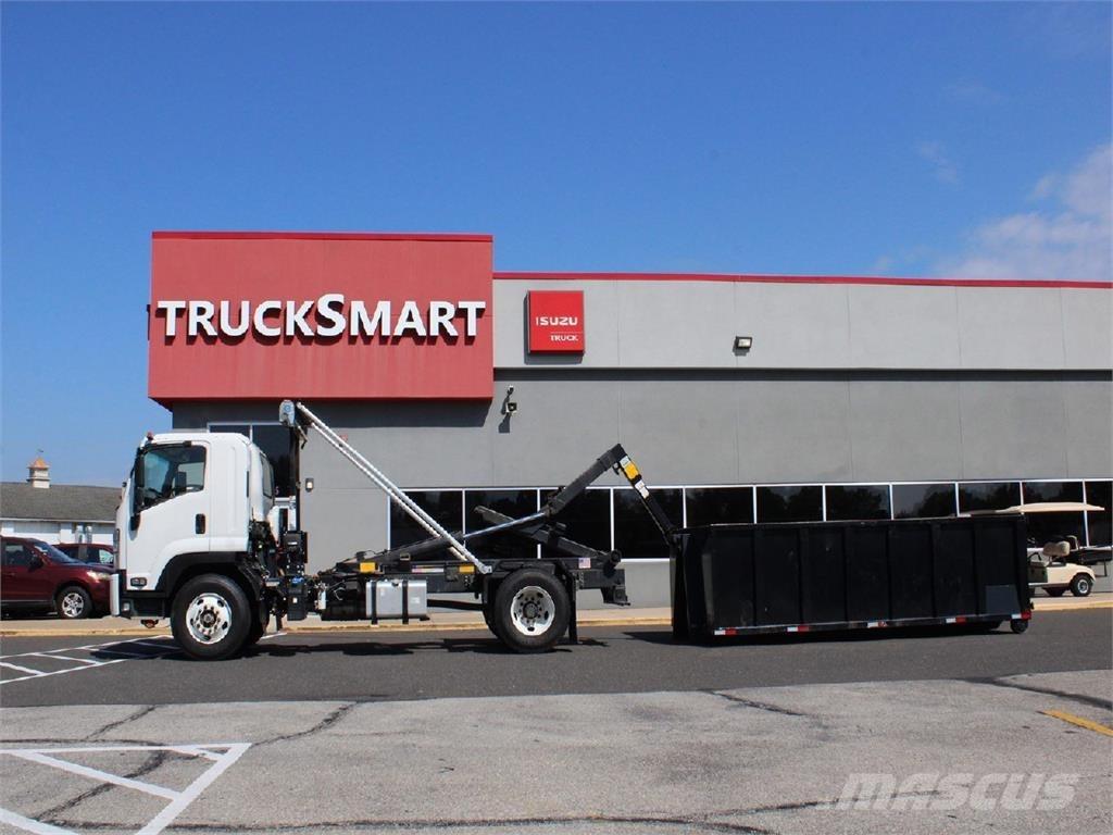 Isuzu FTR Treileri ar āķi