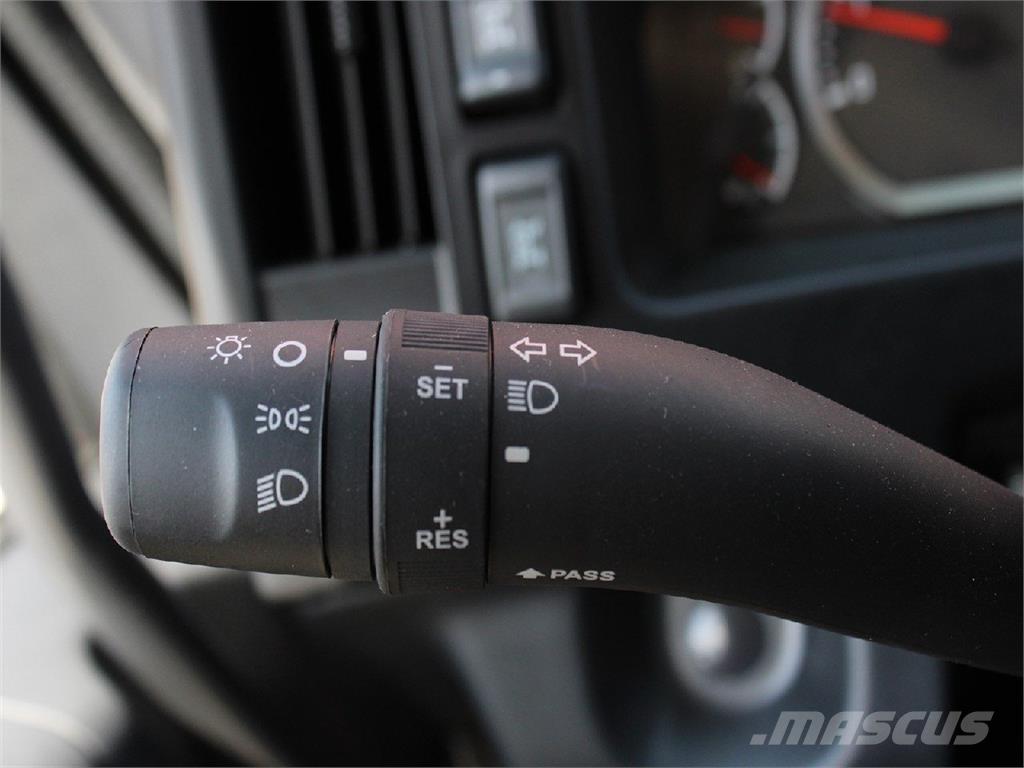 Isuzu FVR Treileri ar āķi