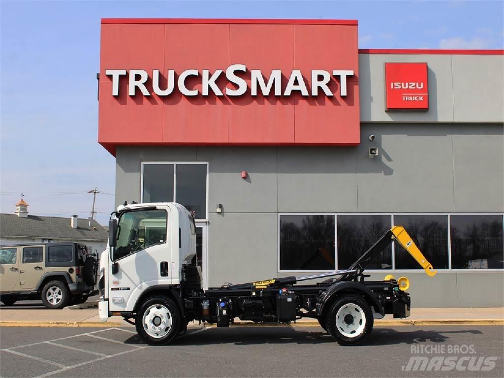 Isuzu NRR Treileri ar āķi